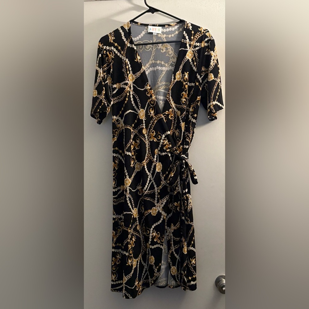 AXYIS full wrap dress in a timeless classic gold and pearl pattern in size 2X